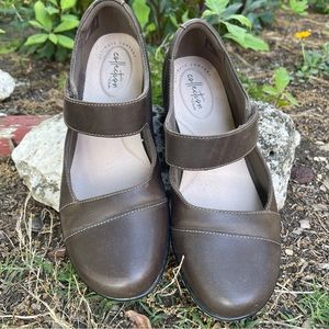 💖 Collection by Clarks Brown Leather Mary Jane Flats